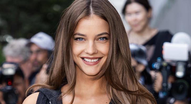 Palvin Barbara bőrszerkóban hódította meg a milánói divathetet
