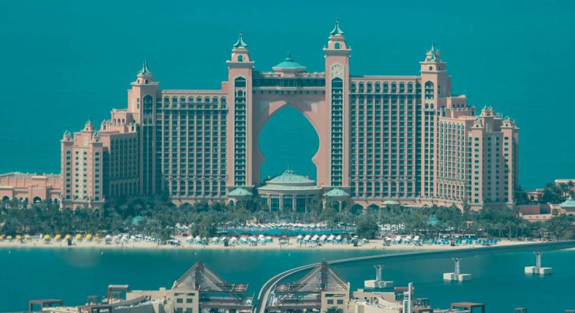 Mi történik most Dubajban és a Közel-Keleten – amit a magyar utazóknak tudniuk kell