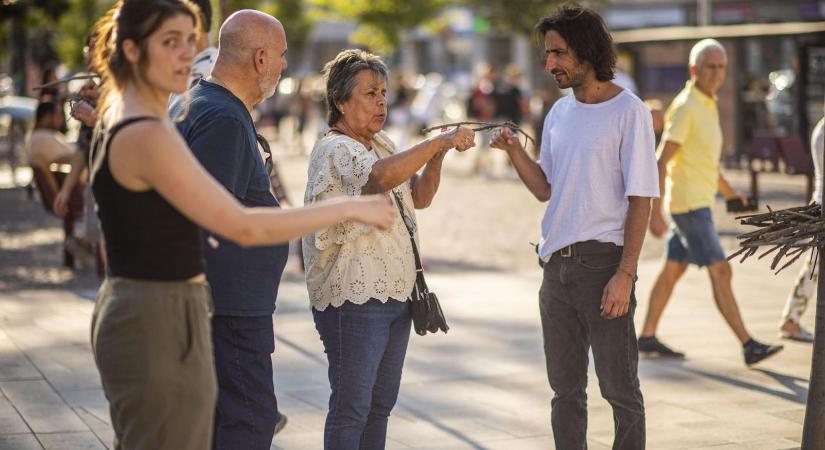 Egy bot és a közös egyensúlyozás rítusának közösségteremtő ereje