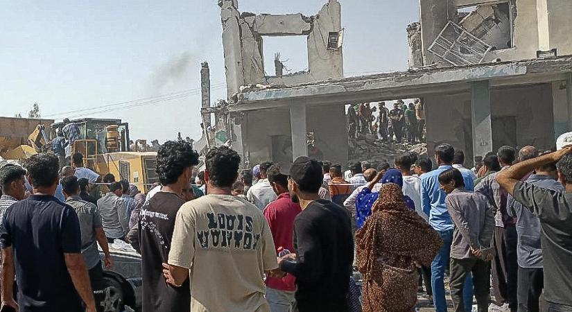 165-re nőtt az iráni lányiskolára mért légicsapás halálos áldozatainak a száma