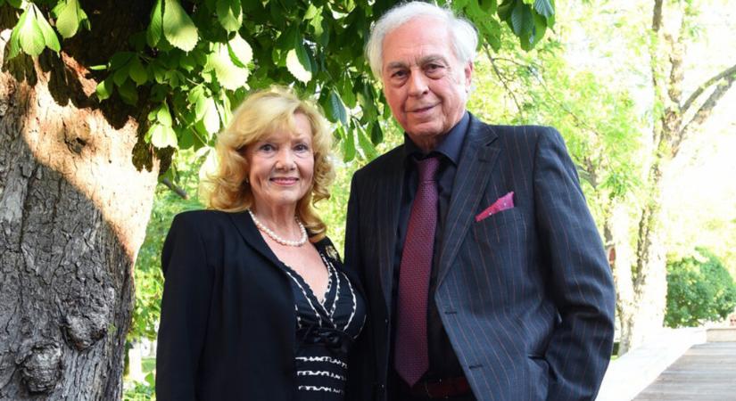 Huszti Péter és Piros Ildikó fia ezért nem lépett a színész szülei nyomdokaiba