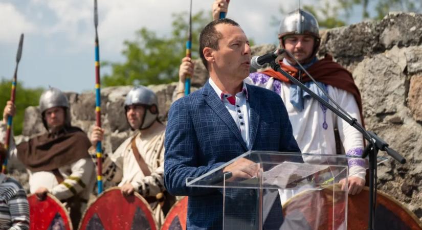 Verőcei „zsiráfketrec”: nem a világörökségi cím elvesztése miatt kell visszafizetni 300 milliót, hanem mert nem valósult meg a cél