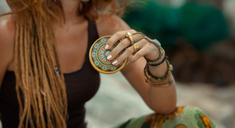 Ősi szimbólumok az ékszereken – spirituális üzenetek, titkos jelentések