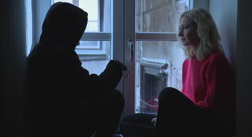 Merevlemezen őrzött titkok – mi zajlott a Szőlő utcában?