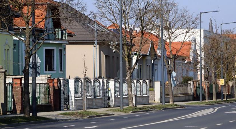 Ilyen kerítésed lehet a zalai városban - Ne húzz fel például „berlini falat”, mert elbonthatják!