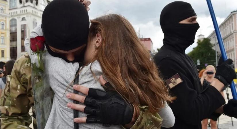 Zelenszkij emberrablóinak semmi se szent, de a civilek ellenállása is egyre erősebb – videó