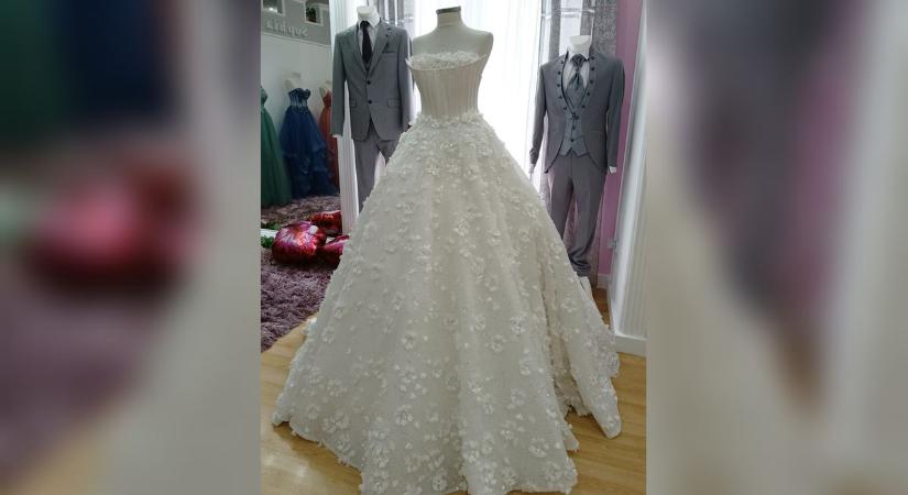 Hercegnős álmok és Bridgerton-hatás: ilyen menyasszonyi ruhák hódítanak 2026-ban – fotók