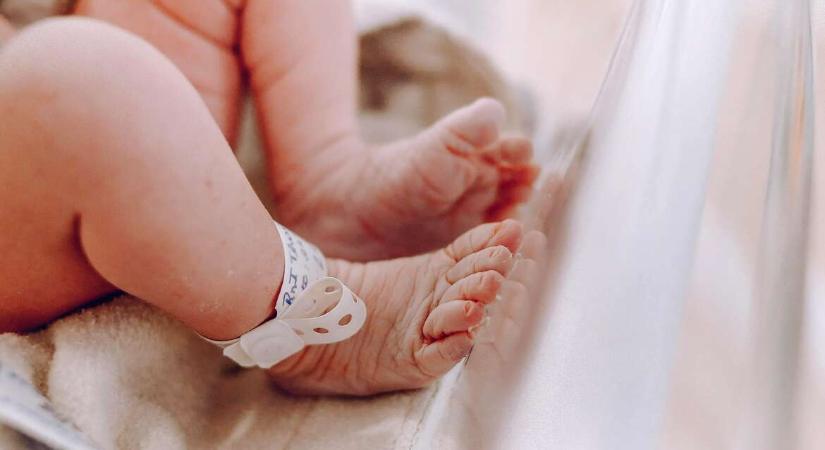 Kórházban visszatartott babák: „A szegénység önmagában nem lehet ok a gyerek kiemelésére a családból”