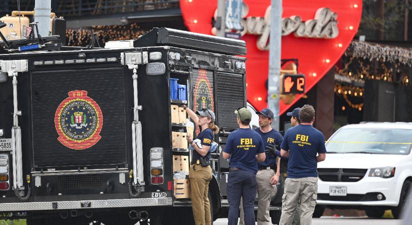 Iráni zászlós póló volt a kocsmai gyilkos lövöldözőn Texasban