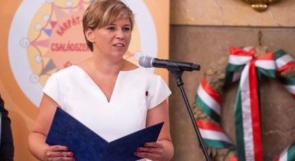 A kinevetett államtitkár szerint „megadni a tiszteletet egy ünnepi pillanatban: ez mindannyiunk közös felelőssége”