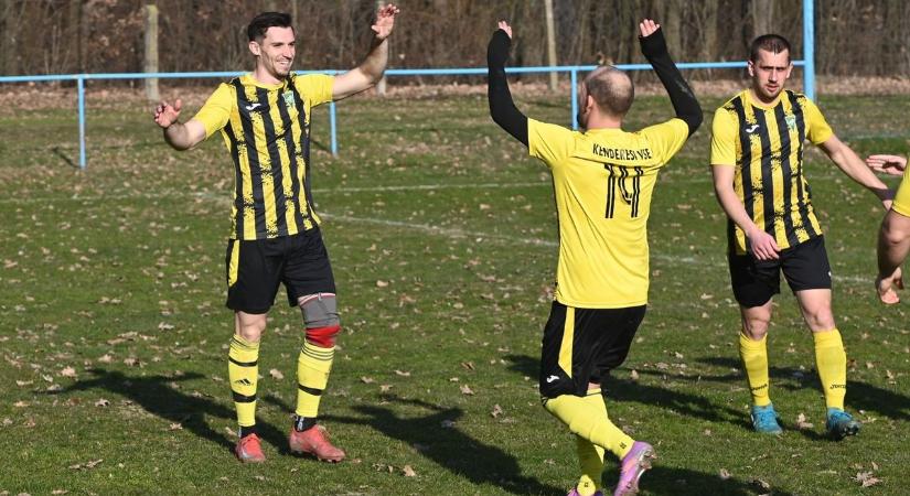 Megsérült a játékvezető Szajolban, tizenegyet lőtt a MÁV a Tószegnek