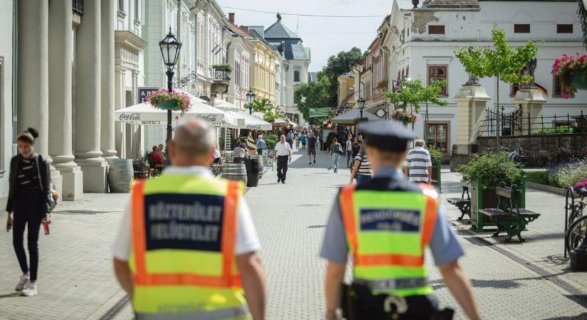Nem jött be az apa mesterterve a hevesi áruházban, ezért a simlis húzásért a gyerekektől is eltiltották