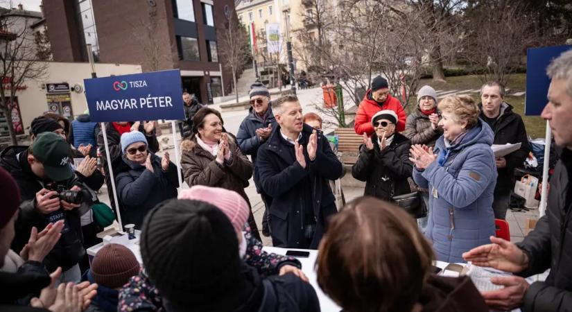 Körzetenként tizenötezer kézfogás a cél, mindenki megy orrvérzésig és meghalásig – így kampányol a Tisza
