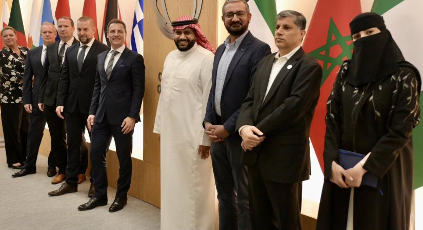 24.hu: Tuzson Bence egy nappal azelőtt emelt a háromszorosára egy díjhoz járó pénzjutalmat, hogy kitüntette vele a bizalmasát