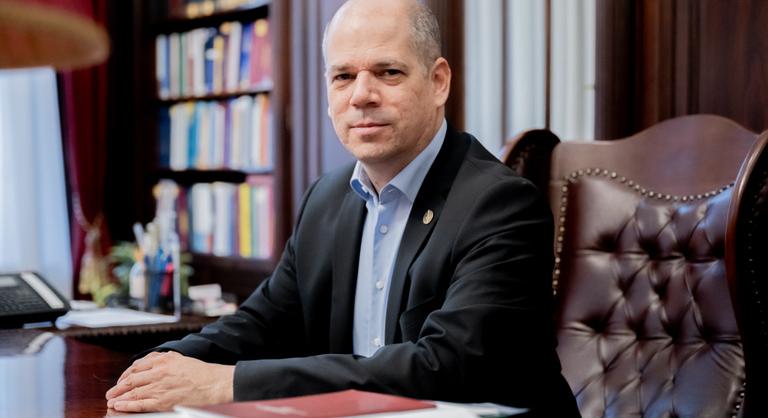 Saját ügyeiről is egyeztethet a legfőbb ügyésszel Magyar Péter