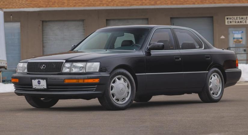 Ha unalmas a Bálna Merci: alig használt 33 éves Lexus luxusszedán vár új gazdára