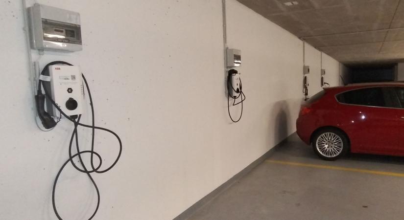 Ezért legyen napirendi pont a társasházi közgyűlésen az elektromosautó-töltés!