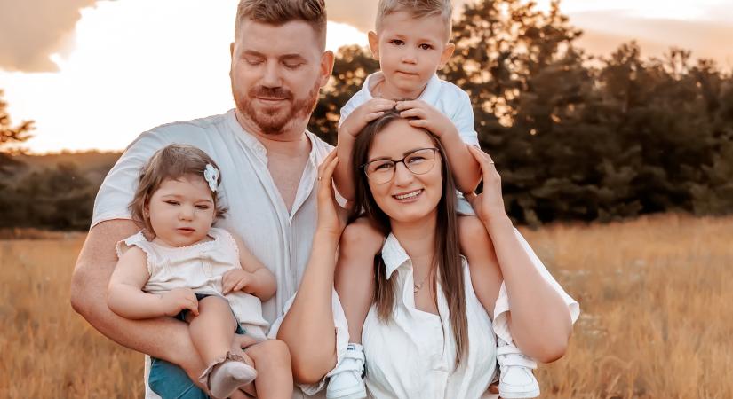 Sztrók az anyaméhben: Emili mosolyáért küzd a debreceni család