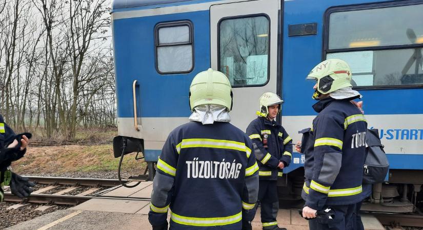 Holttest a síneken: leállt a forgalom a Nyíregyháza felé vezető vonalon (fotókkal)