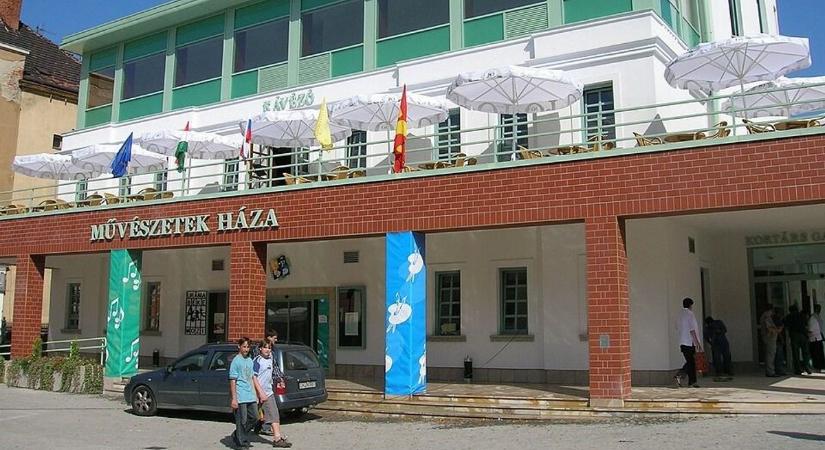 Te rongyos élet – Házhoz jön az operett Miskolcon