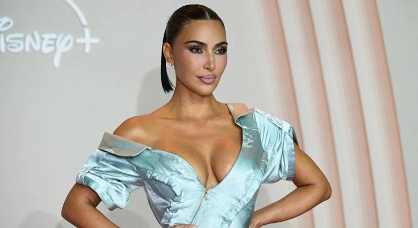 Kim Kardashian és Lewis Hamilton 2,5 milliós éjszakákon bújik össze