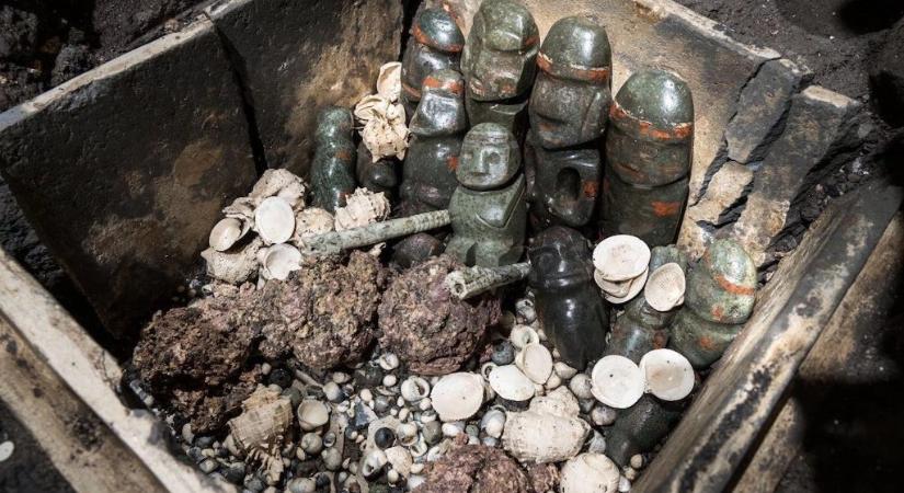 Kincsekkel teli ládákat találtak egy azték templomban