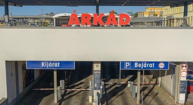 Változik a parkolás díjszabása a pécsi Árkádban