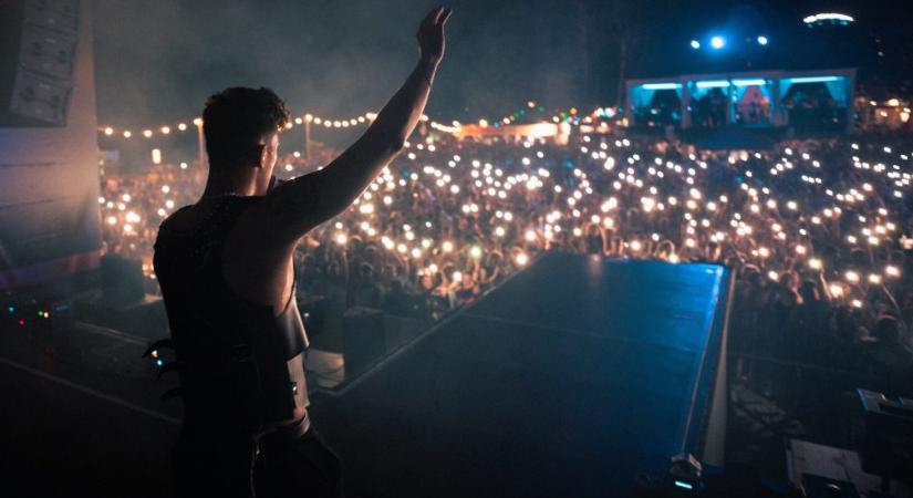 T. Danny most mindent elmond