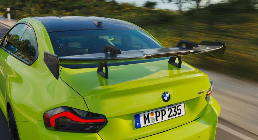 Versenyautó-csomag a BMW M2-höz