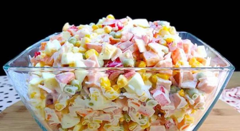 Kétszer is elkészítettem egy héten, és nem véletlenül: ez most a kedvenc villámsalátám