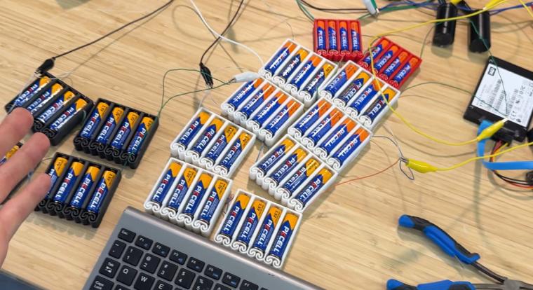 Mennyi ceruzaelemre van szükség egy PC elindításához?