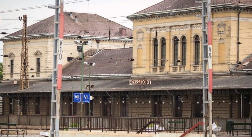 Fekete hétfő: sínen talált holttest miatt maradt ki a füzesabonyi vonat