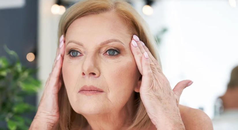 Erős fedés, ragyogó, sima bőr 50 felett? Ezek az alapozók a legjobbak érett bőrre