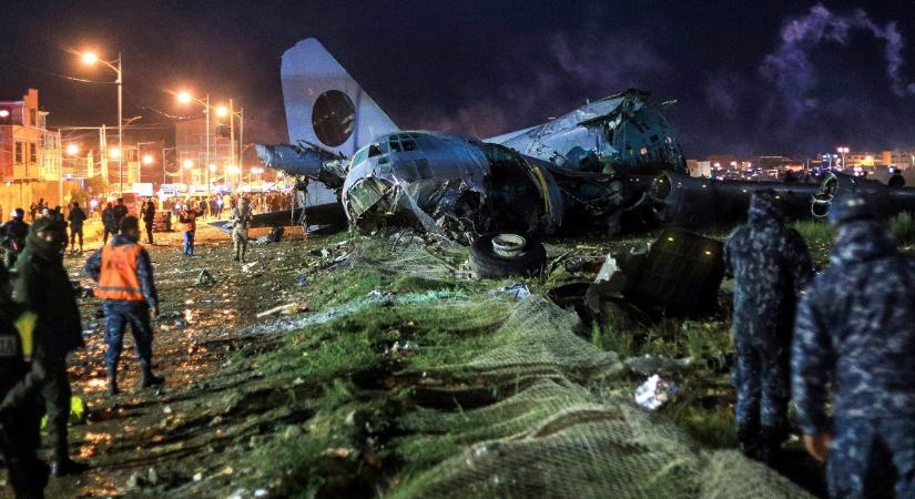 Káosz a légi baleset után: megrohanták a lezuhant pénzszállítót az emberek