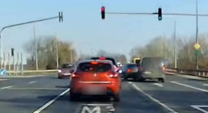 Pofátlanság vezetett hatalmas karambolhoz Debrecenben