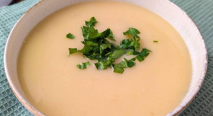 Selymes zellerkrémleves almával és krumplival: könnyű, egészséges recept