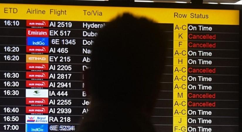 A repülőterek újraélik a koronavírus-járványt, utasok százezreit érintik a járattörlések az iráni háború miatt