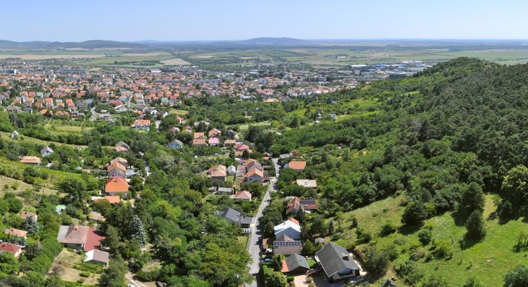 Már 228 településen korlátozzák a beköltözést Magyarországon