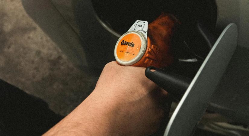 Rossz hír jött az autósoknak, drágábban lesz a tankolás holnaptól