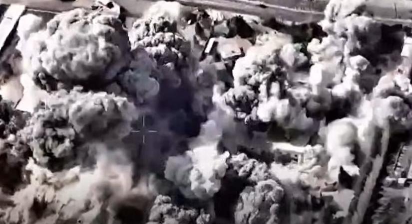 Videón, ahogy lebombázták Ali Khamenei főhadiszállását