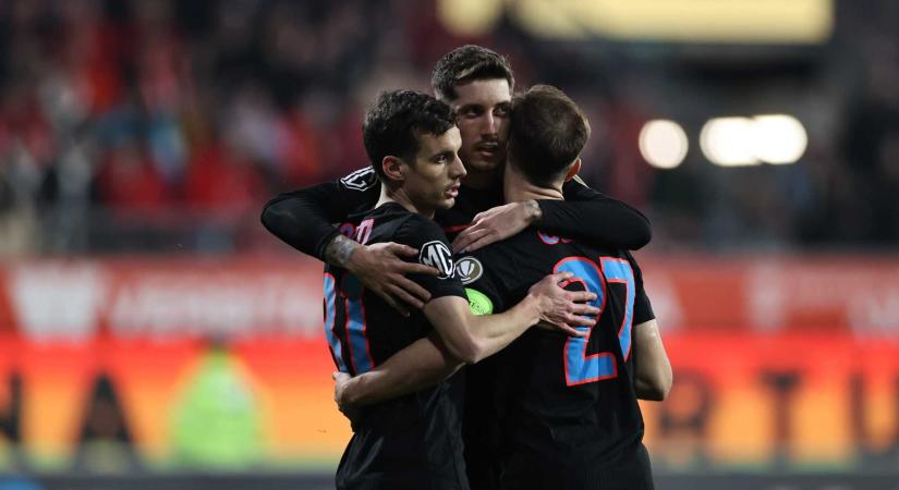 Sporttörténeti bukás: alsóházban ragadt a címvédő