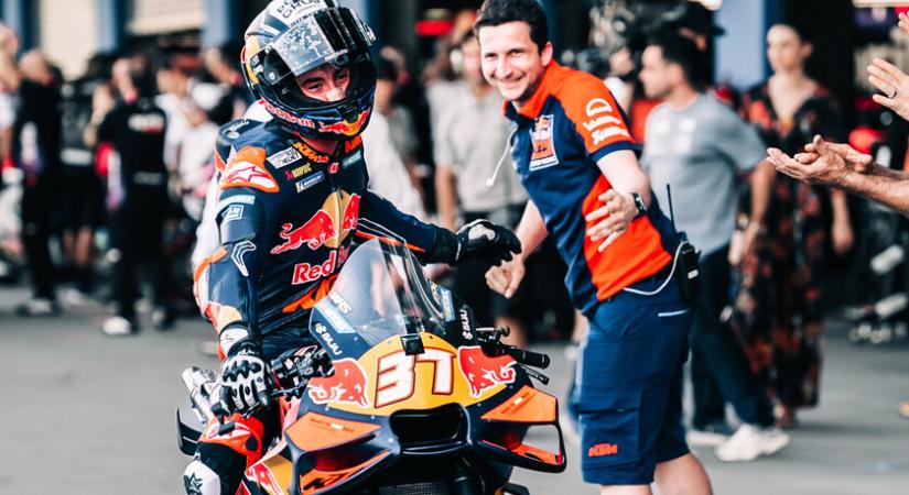 Acosta az élre állt, Razgatlioglu futamot nyert - MotoGP - Buriram