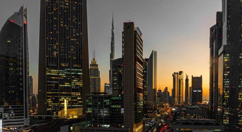 Biztonságban van a Dubajban rekedt diákcsoport, nyugtat az oktatási minisztérium