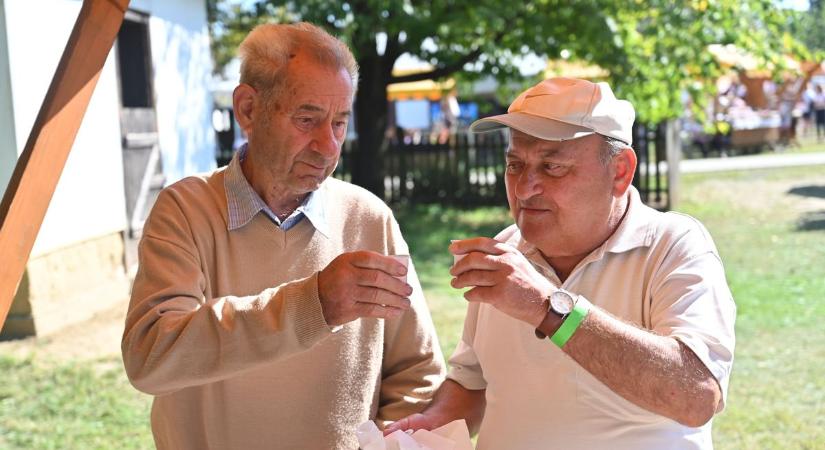 Senki ne igya meg ezt a pálinkát, baj van vele