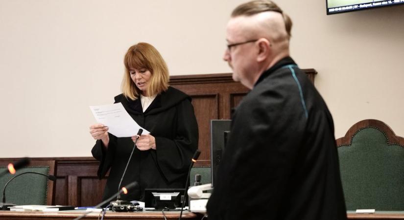 Felmentették a közgazdászt, aki kalapáccsal és késsel kivégezte az őt féltő szüleit Újpesten