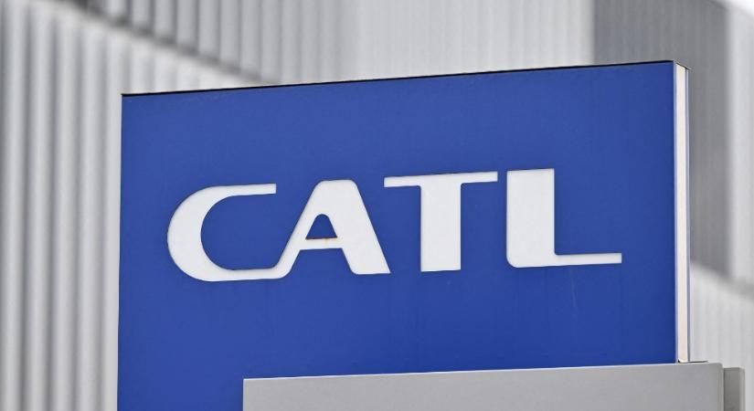 „Kesztyűben is éreztem, hogy marja a kezem”, elájult egy nő a debreceni akkugyárban