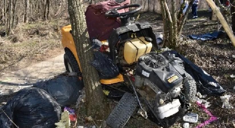 Részegen vezetett egy sofőr a Józan dűlőnél, az árokban kötött ki a jármű