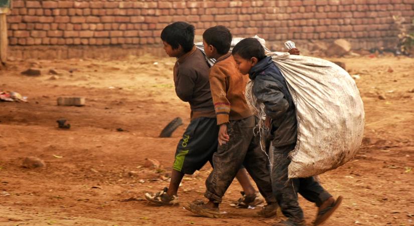 Ha eldobod, valakit meg fog mérgezni – kütyüjeink utóélete