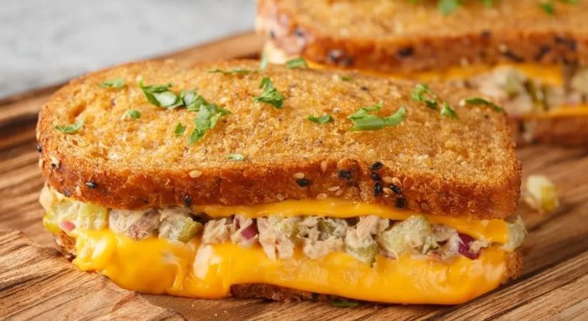 Kipróbáltuk a Heated Rivalry ikonikus tonhalas melegszendvicsét, és leesett az állunk