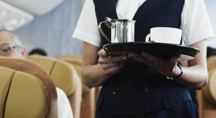 Egy ital, amit soha ne igyál repülőn: légiutas-kísérő fedi fel az undorító tényt